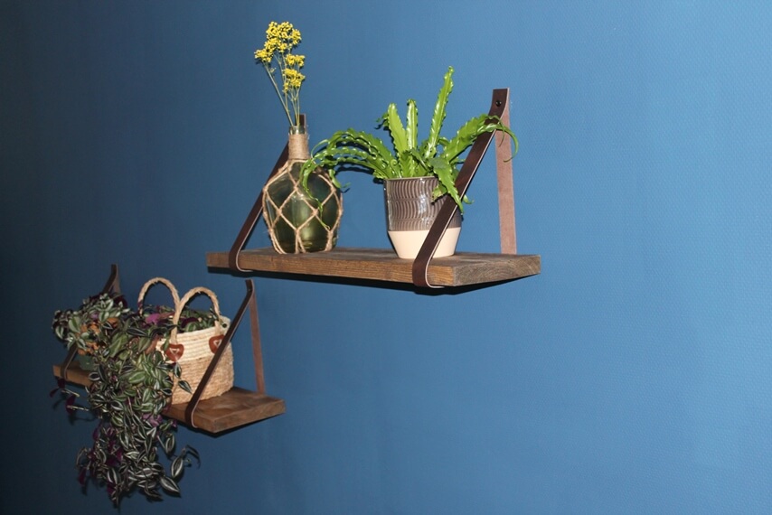 wandplank met leren riemen