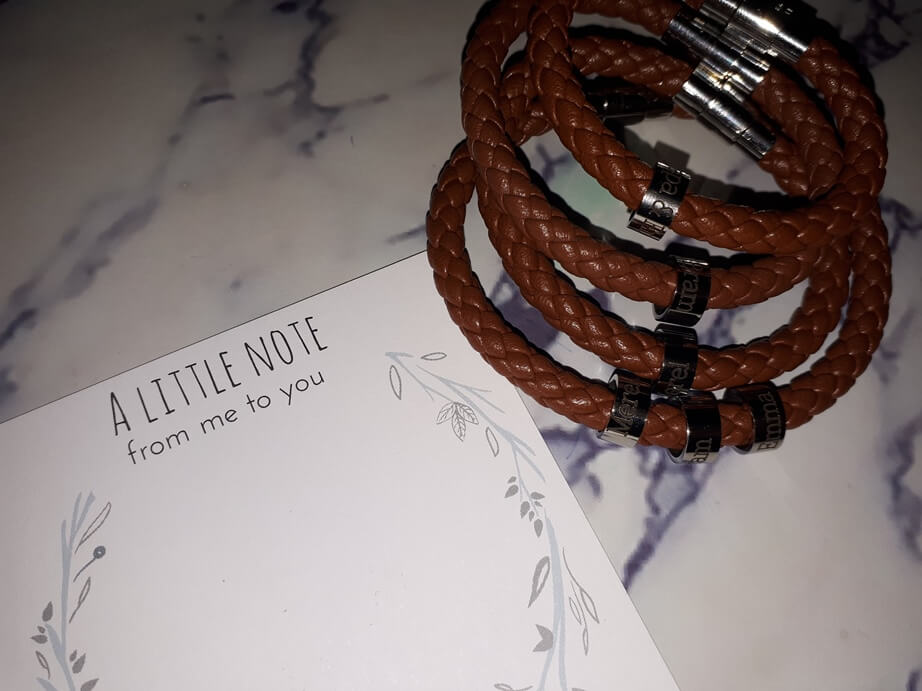 armband met naambedels