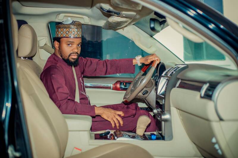 Regels en veiligheid: wanneer mag een kind voorin de auto?