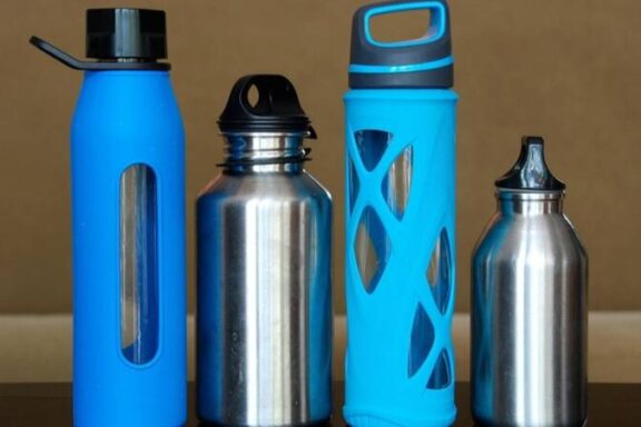 Van drinkfles tot babyfles: zo maak je ze hygiënisch schoon