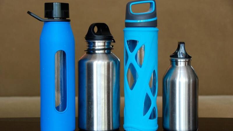 Van drinkfles tot babyfles: zo maak je ze hygiënisch schoon