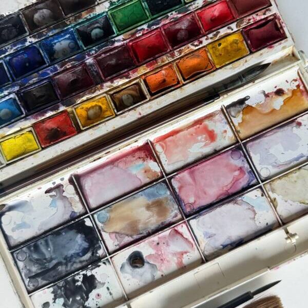 Een regenmiddag vol kleur: aquarelleren met je kinderen